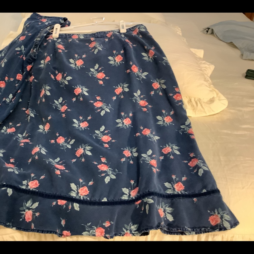 Liz Claiborne size 10 skirt and top/